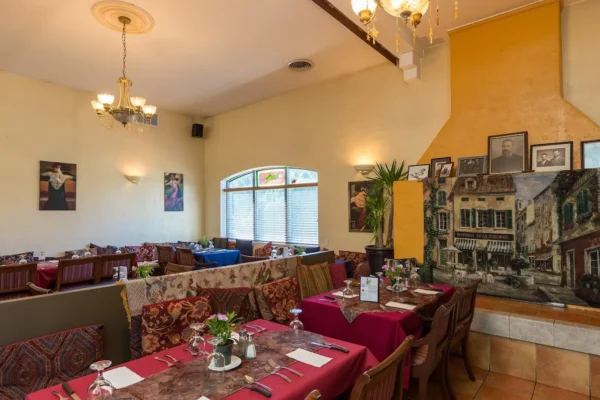 Zias Stonehouse Restaurant